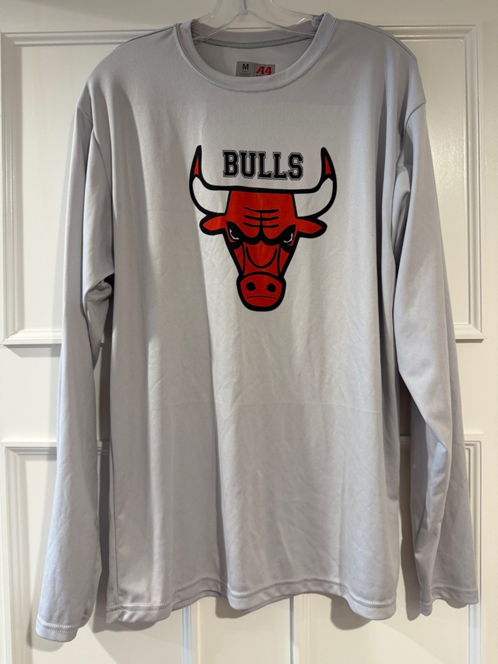 Chicago Bulls Logo Long Sleeve Tee in Light Gray Size Adult Medium